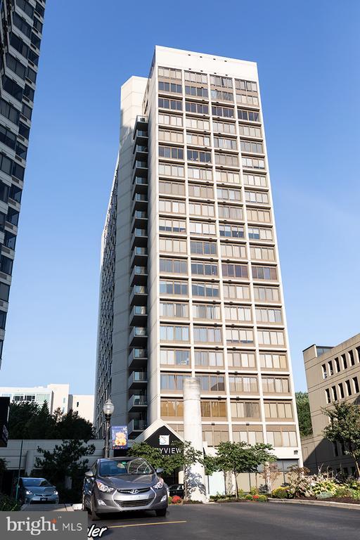 Building Photo - 2001 Hamilton St