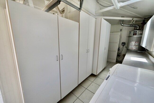 Storage - 1029 Chautauqua Blvd