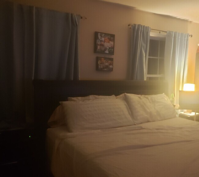 Building Photo - 232 Roxbury Rd