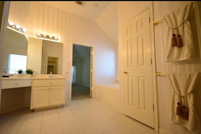 Building Photo - 4319 Greystone Way
