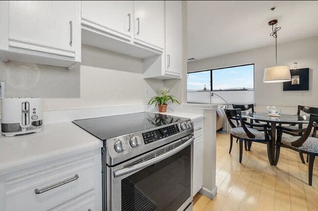 Building Photo - Move in and enjoy this amazingly located P...