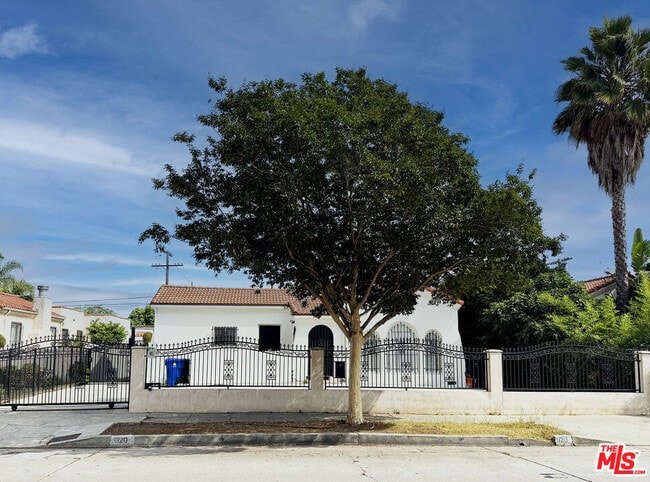 Primary Photo - 920 Cochran Ave