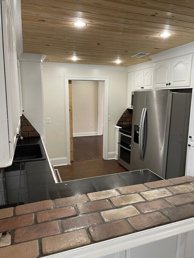 Building Photo - 4 bed 2 bath in Crossgates of Brandon