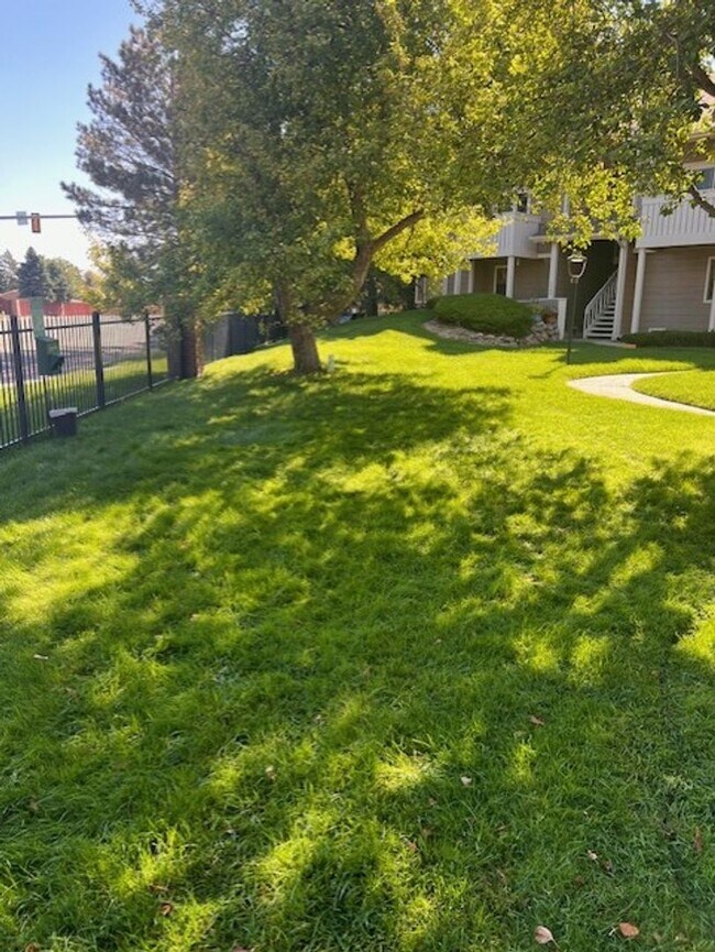 Building Photo - 1 Bedroom / 1 Bathroom Condo! Garage! Wash...