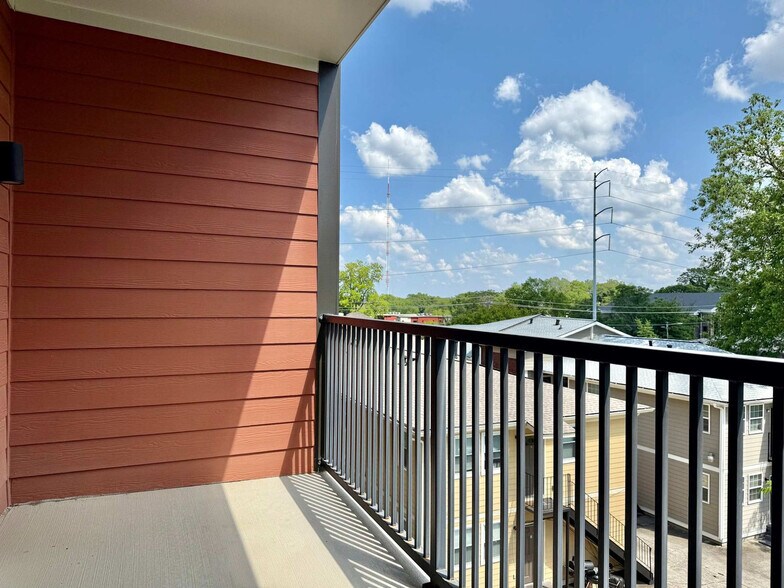 Building Photo - 525 Parkway Dr NE