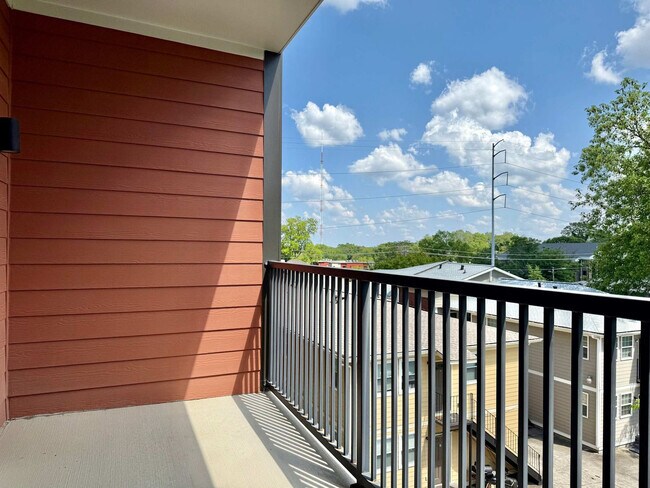 Building Photo - 525 Parkway Dr NE