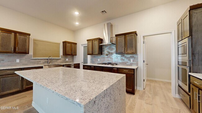 Building Photo - 500 La Entrada Cir