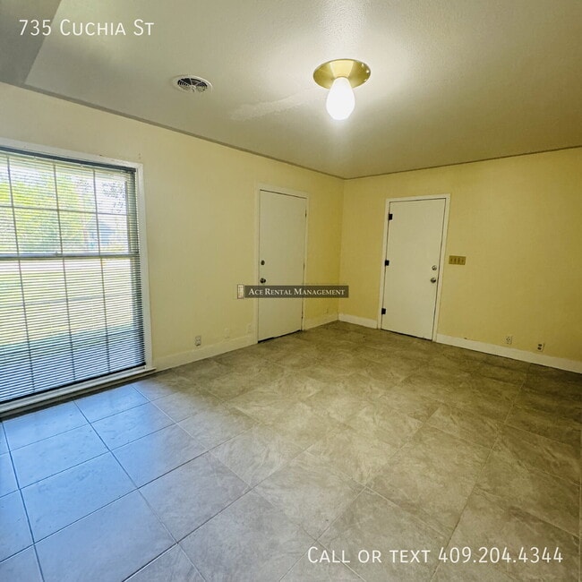 Building Photo - 735 Cuchia St