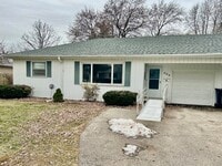 Building Photo - 609 Loomis St