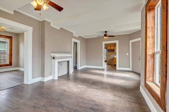 Building Photo - 913 S Hoff Ave