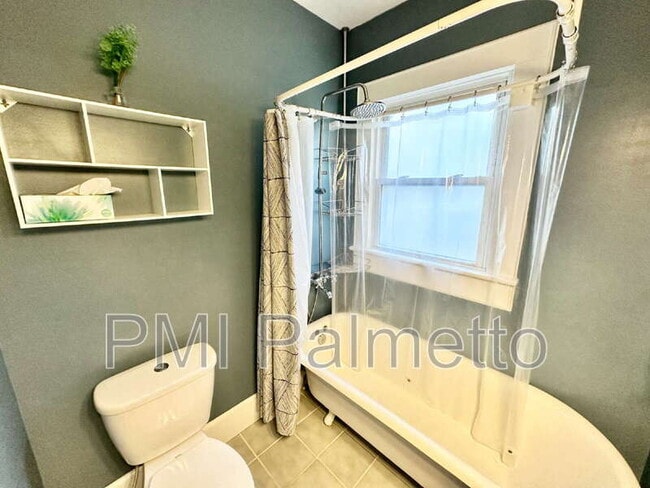 Building Photo - 2817 Columbia Ave