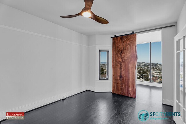 Building Photo - Noe Valley: Top Floor Condo w/ City Views, Garage Parking & W/D in unit
