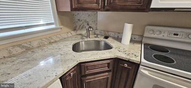 Building Photo - 1231 Church St