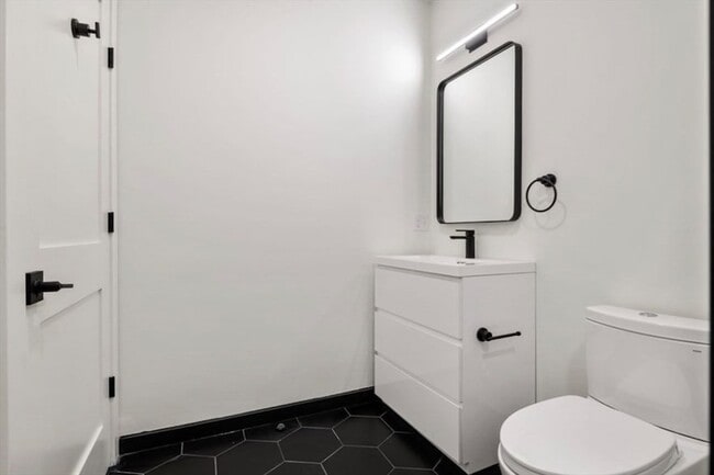 Building Photo - 217 Essex St