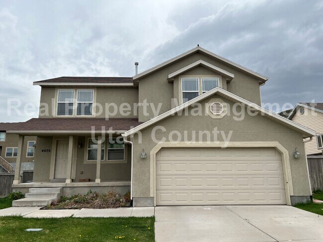 Primary Photo - Pet Friendly Home with Fully fenced back yard