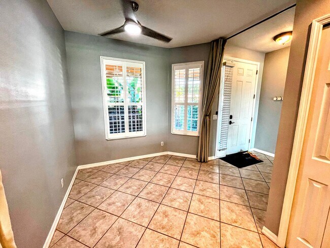 Building Photo - ANNUAL UNFURNISHED 2 bed 2 bath ground flo...
