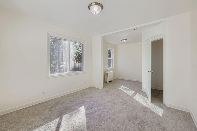 Building Photo - 2630 14th Ave S