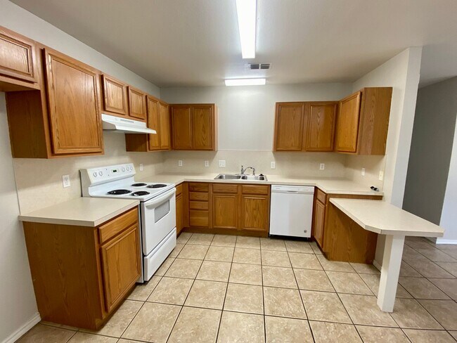 Building Photo - 504 N Brentwood Ave