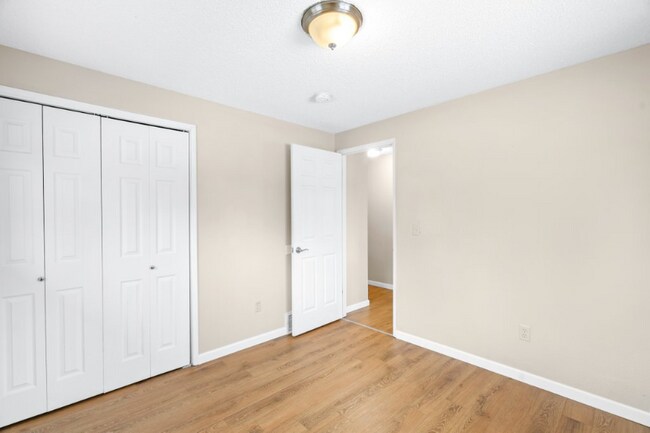 Building Photo - 818 E Princeton Ave