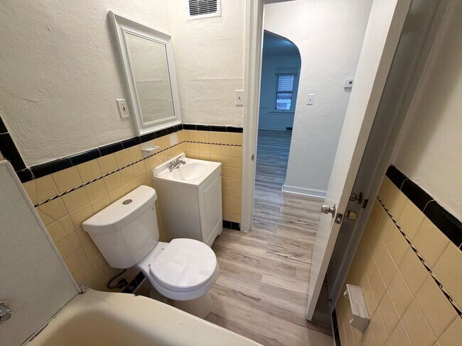 Building Photo - 3004 Capehart Dr