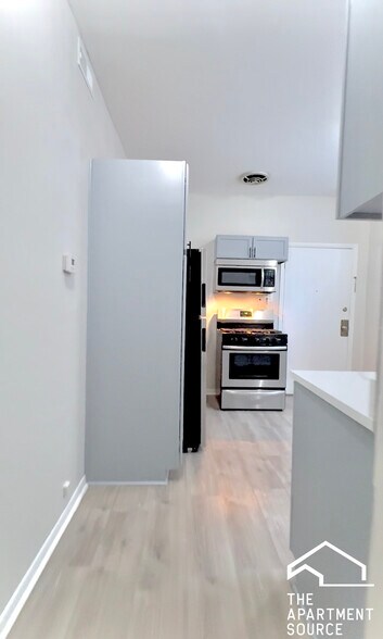 Primary Photo - 4854 W Diversey Ave