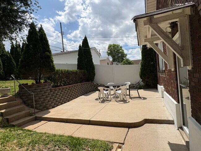 Building Photo - 6926 Hurst Ct