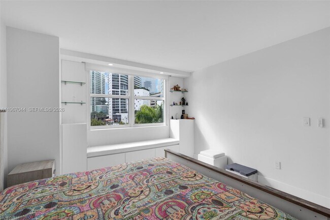 Building Photo - 1155 Brickell Bay Dr