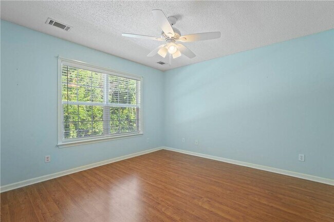 Building Photo - Spacious 3-Bedroom Townhouse in Prime Savannah Location!