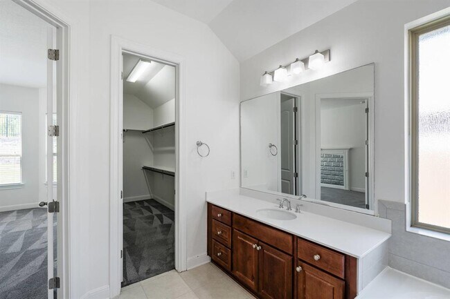 Building Photo - 175 Senna Dr