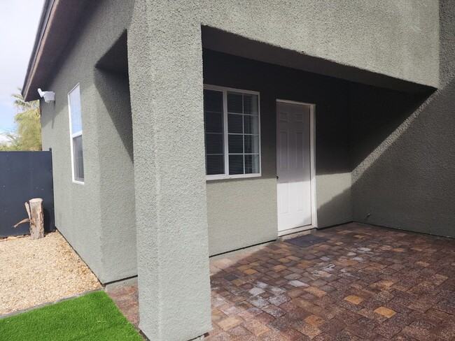 Building Photo - Single Story with Casita