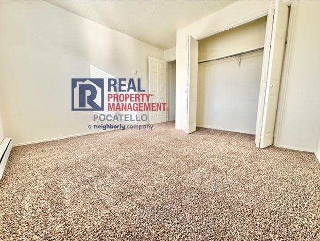 Building Photo - Updated 3 Bedroom 2 bath Townhome