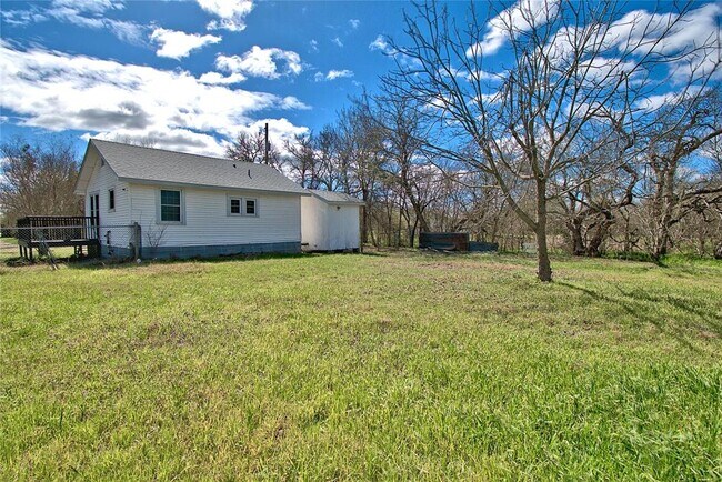 Building Photo - 8402 Elroy Rd