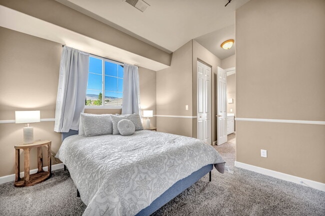 Building Photo - 1520 Taos Ln