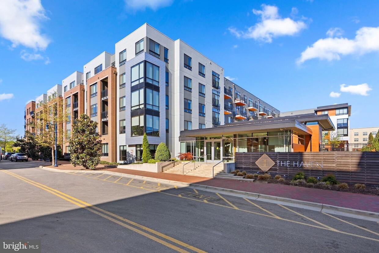Fromt of building - 145 Riverhaven Dr