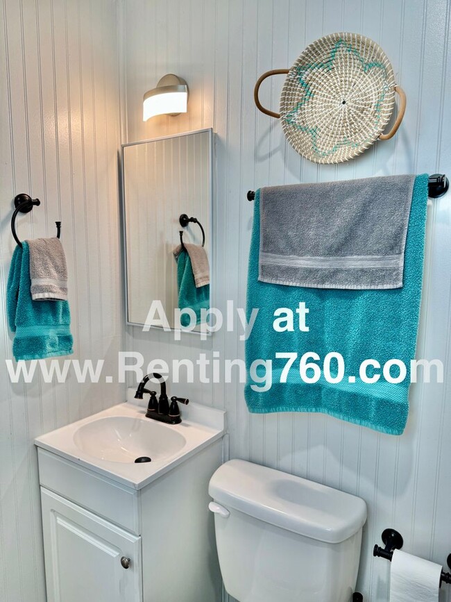 Building Photo - Fully Updated Furnished Studio Near Milita...