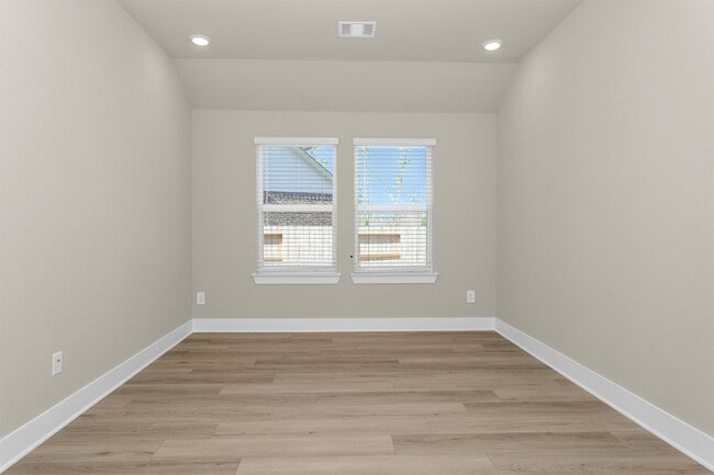 Building Photo - 2002 Bluff Oak Ct