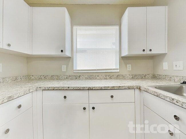 Building Photo - 828 Cape Cod Cir