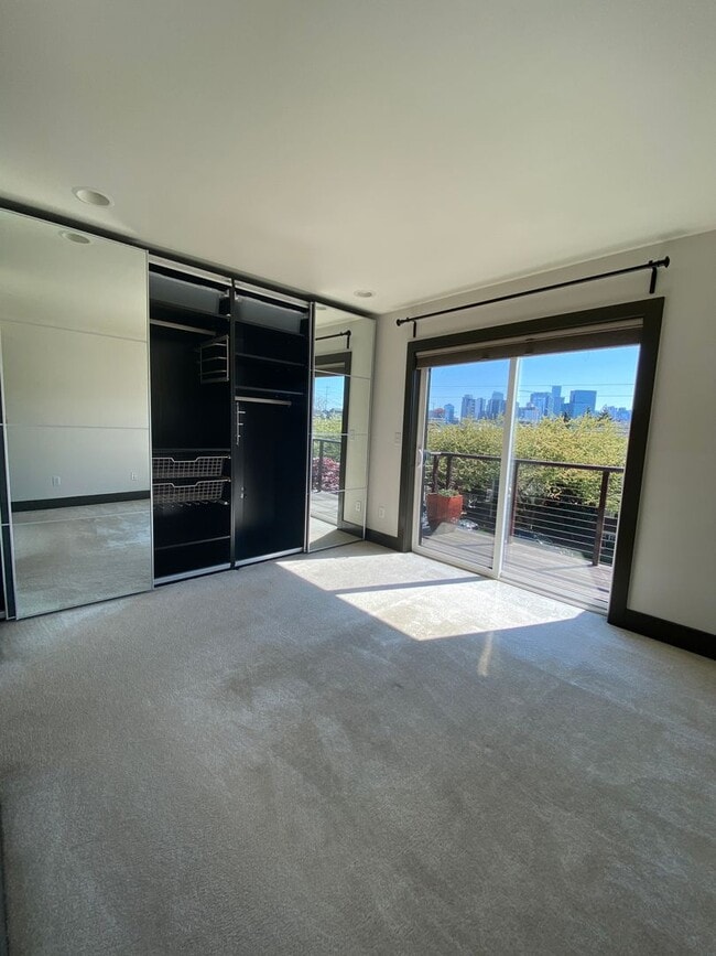 Building Photo - Stunning 2 Bed, 2 Bath Townhouse with Breathtaking Views! Steps away vibrant shops, restaurants, ...