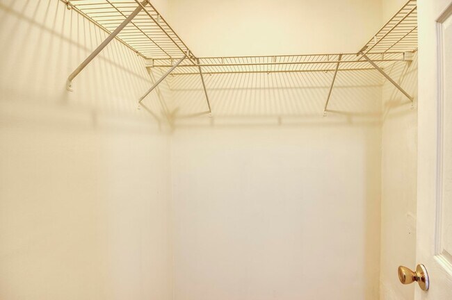 Building Photo - 2074 SE Doverbrook St