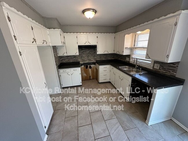 Building Photo - 7318 James A Reed Rd