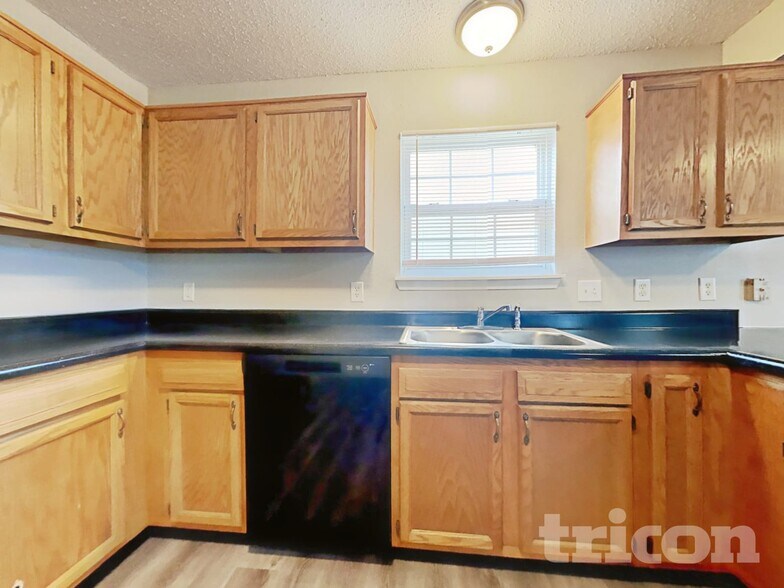 Building Photo - 1710 Ashley Dr