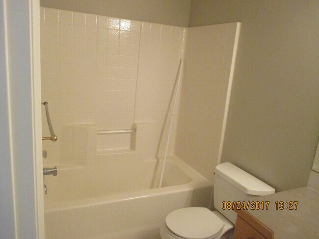 Building Photo - 4 Bedroom Home in Hobble Creek!