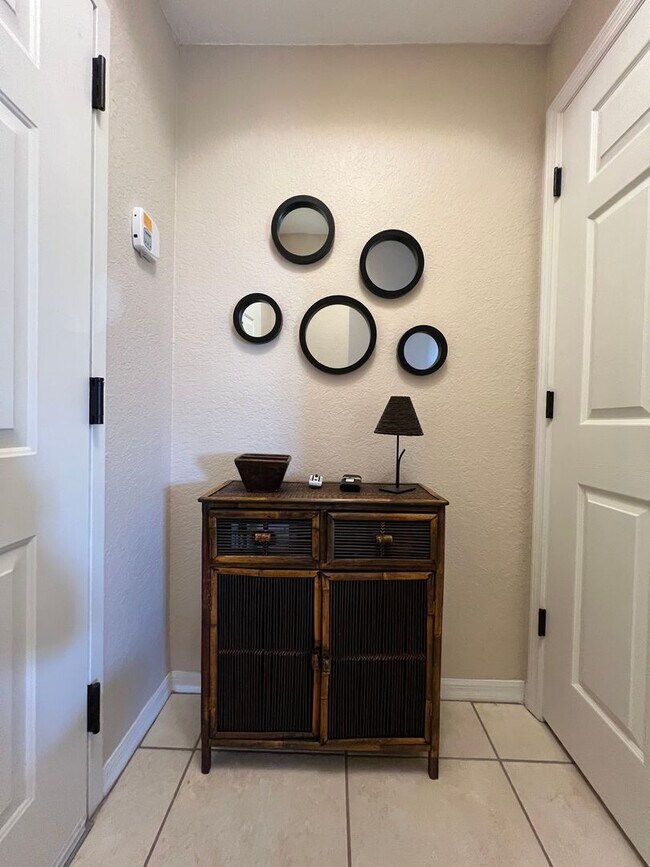 Building Photo - Furnished/Short Term Rental ** Available 9...