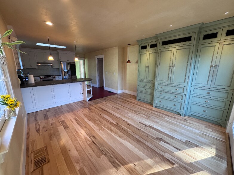 Building Photo - 643 Wright St