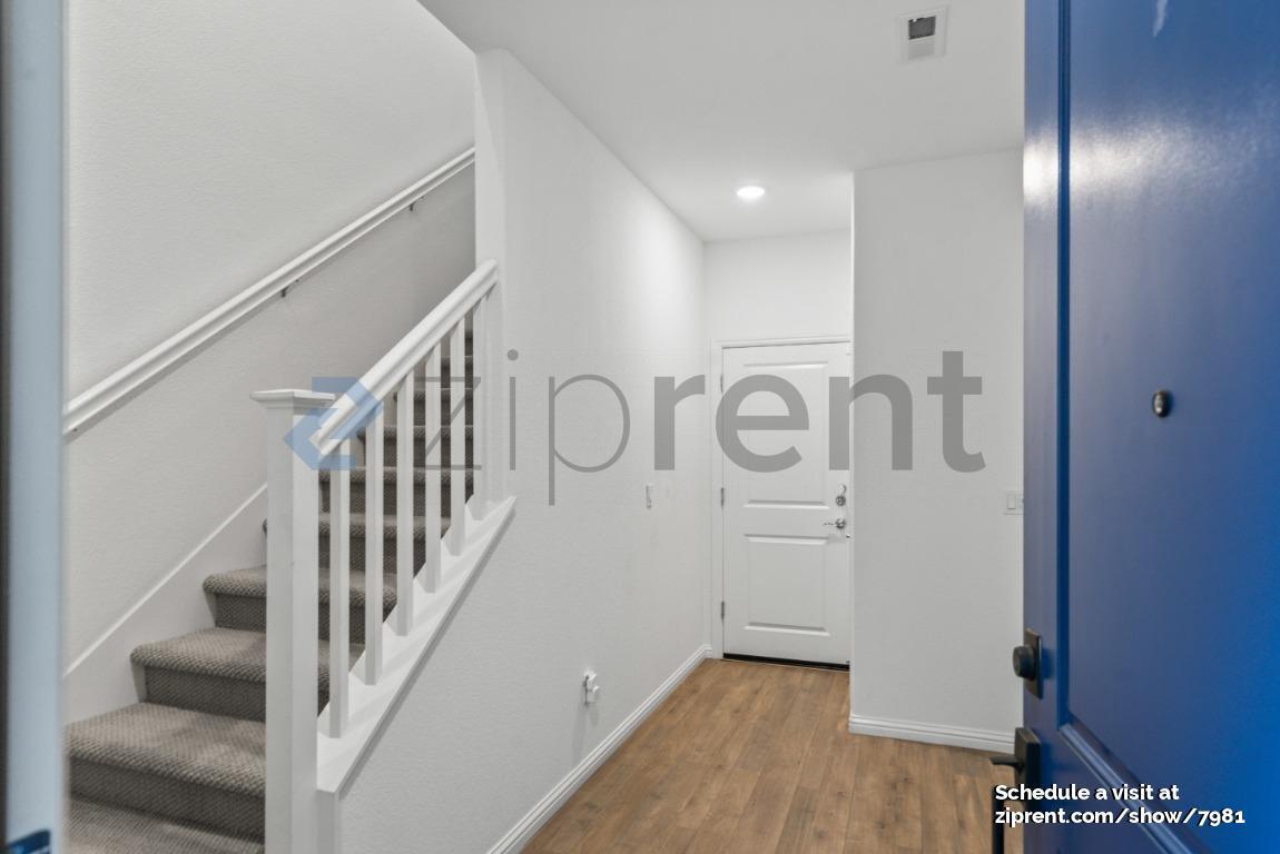 Building Photo - Unit