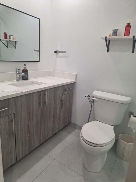 Building Photo - 13437 SW 44th Ln