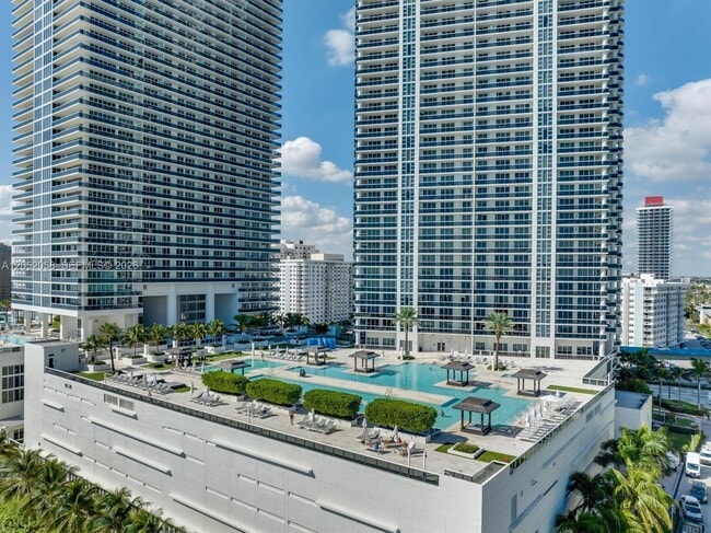 Building Photo - 1800 S Ocean Dr