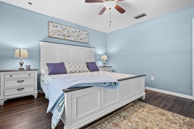 Building Photo - 5922 NW 57th Way