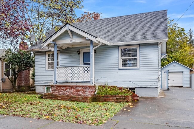 Building Photo - ? Beautifully Remodeled Home Near Brentwood Park – A Must See! ?