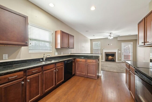 Building Photo - 3 Bedroom 3 Bath Home in Mt Juliet Now Lea...